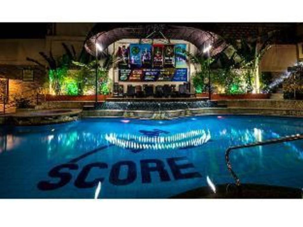 Score Birds Hotel Angeles Exterior photo